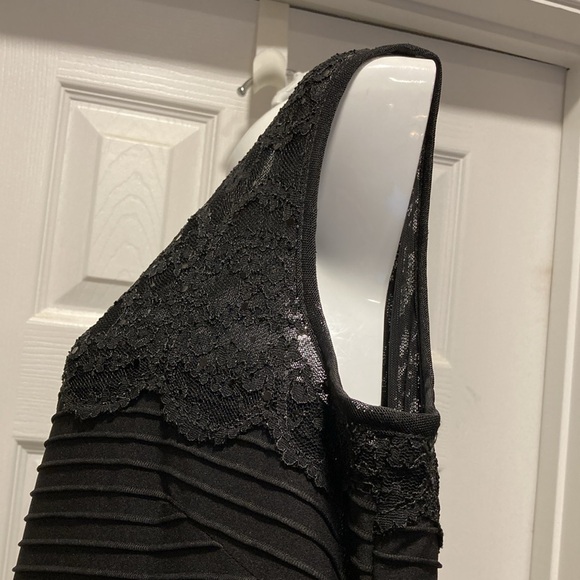 NWOT - R&M Richards New York Black Lace Sleeveless Sequinned Dress - Sz 12 - Picture 9 of 12